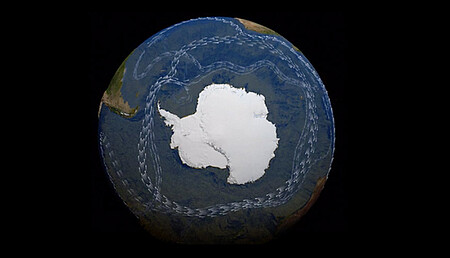 Der Antarktische Zirkumpolarstrom verläuft rund um die Antarktis und trennt sie vom wärmeren Südozean. © NASA/ Scientific Visualization Studio